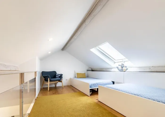 Carol House נאזרה